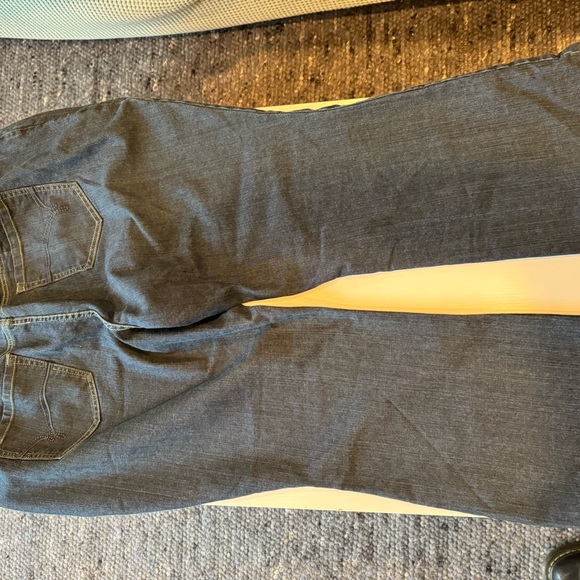 Waist 22”. Rise 14 inches in theme 29” Fashion bugged denim jeans size 24WP - Picture 7 of 9